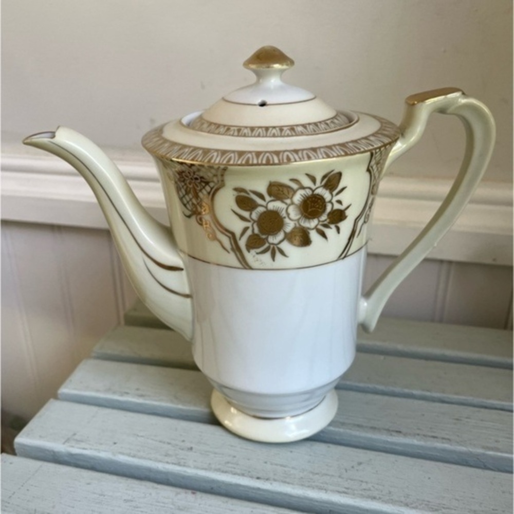 Vintage Chikaramachi Japan Tea Set Teapot, Sugar Dish, Creamer, 4 Cups & Saucers - Picture 10 of 16